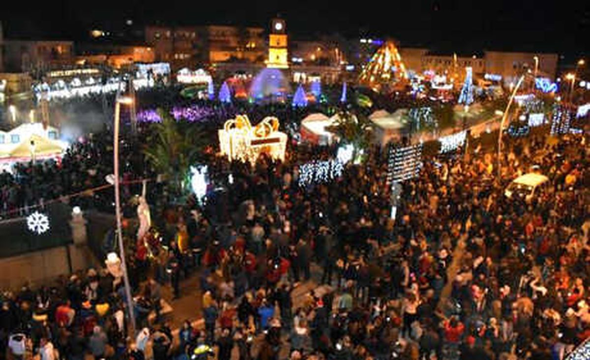 Marmaris\'te 15 Bin Kişi Yılbaşını Sokakta Kutladı
