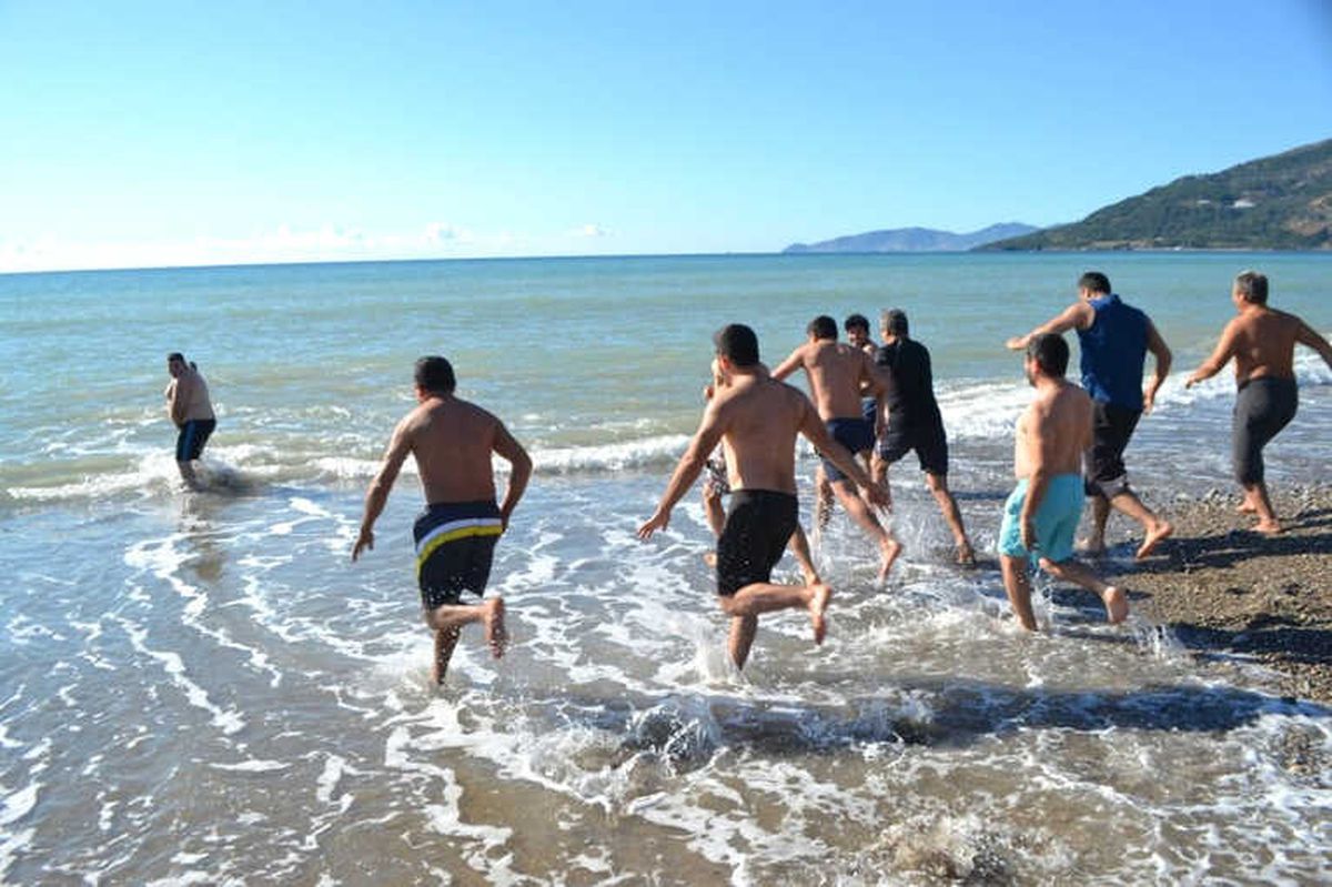 Mersin\'de Kış Ortasında Deniz Keyfi