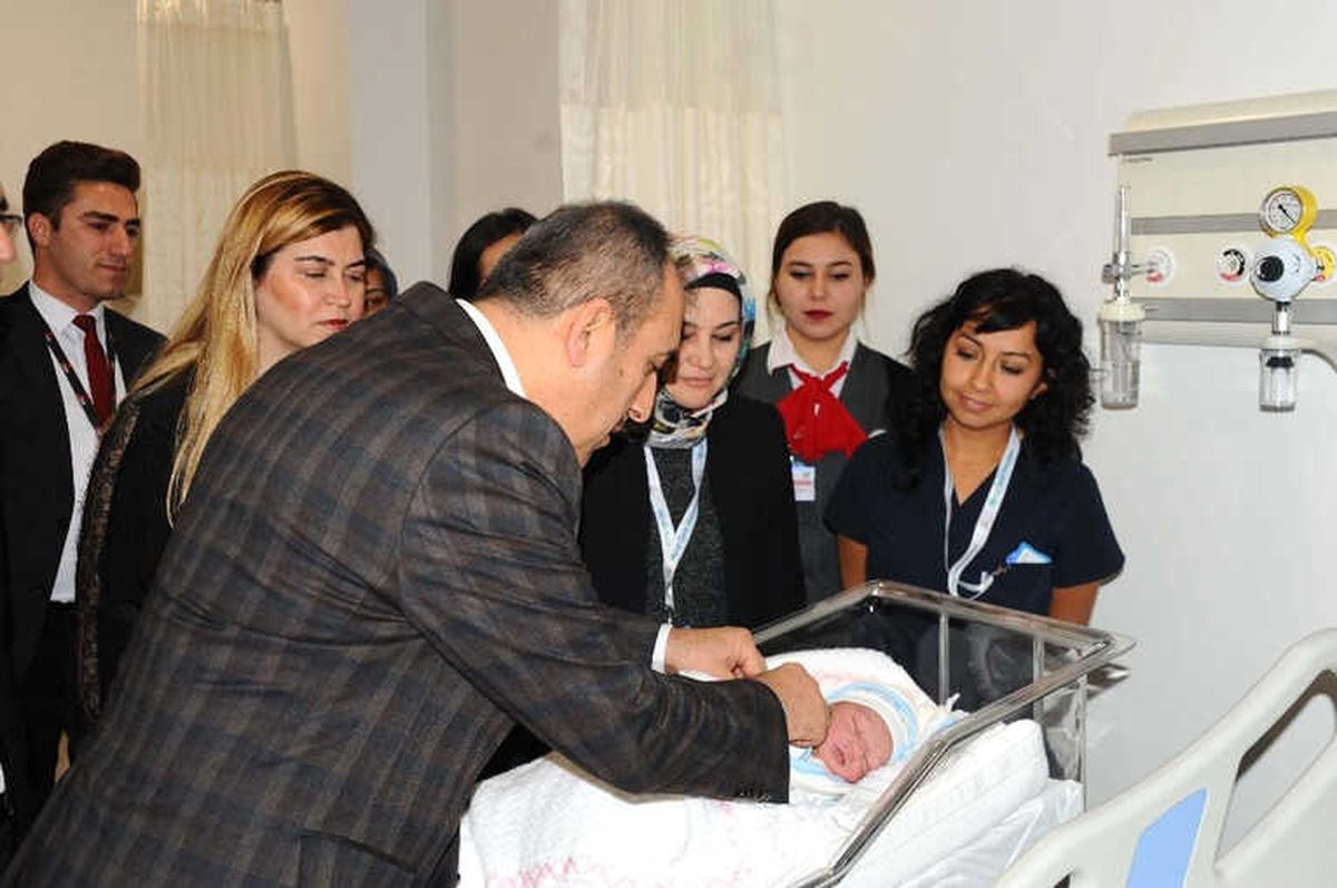 Mersin\'de Yeni Yılın İlk Bebeği Doğdu