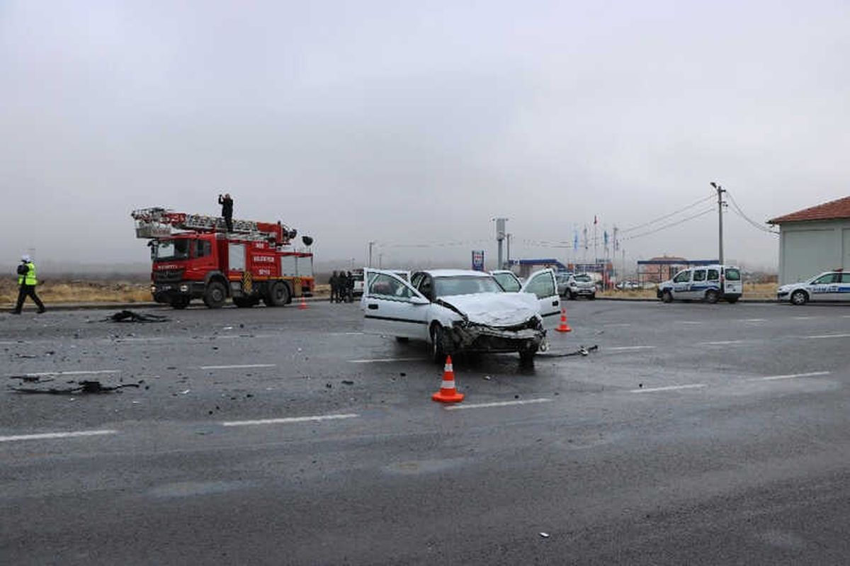 Niğde\'de Trafik Kazası: 3\'ü Çocuk 6 Yaralı