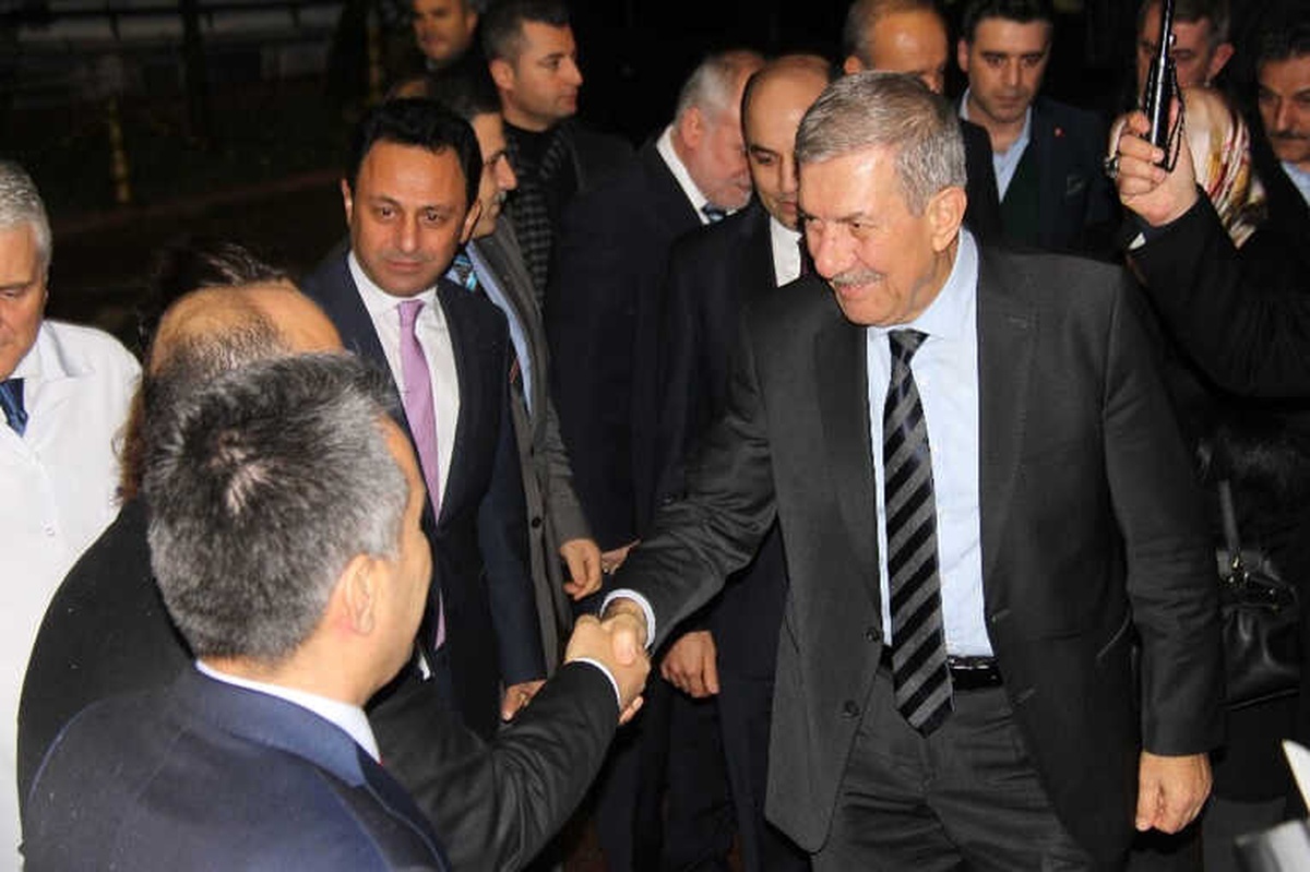 Sağlık Bakanı Ahmet Demircan\'dan Yeni Yılın İlk Bebeklerine Ziyaret