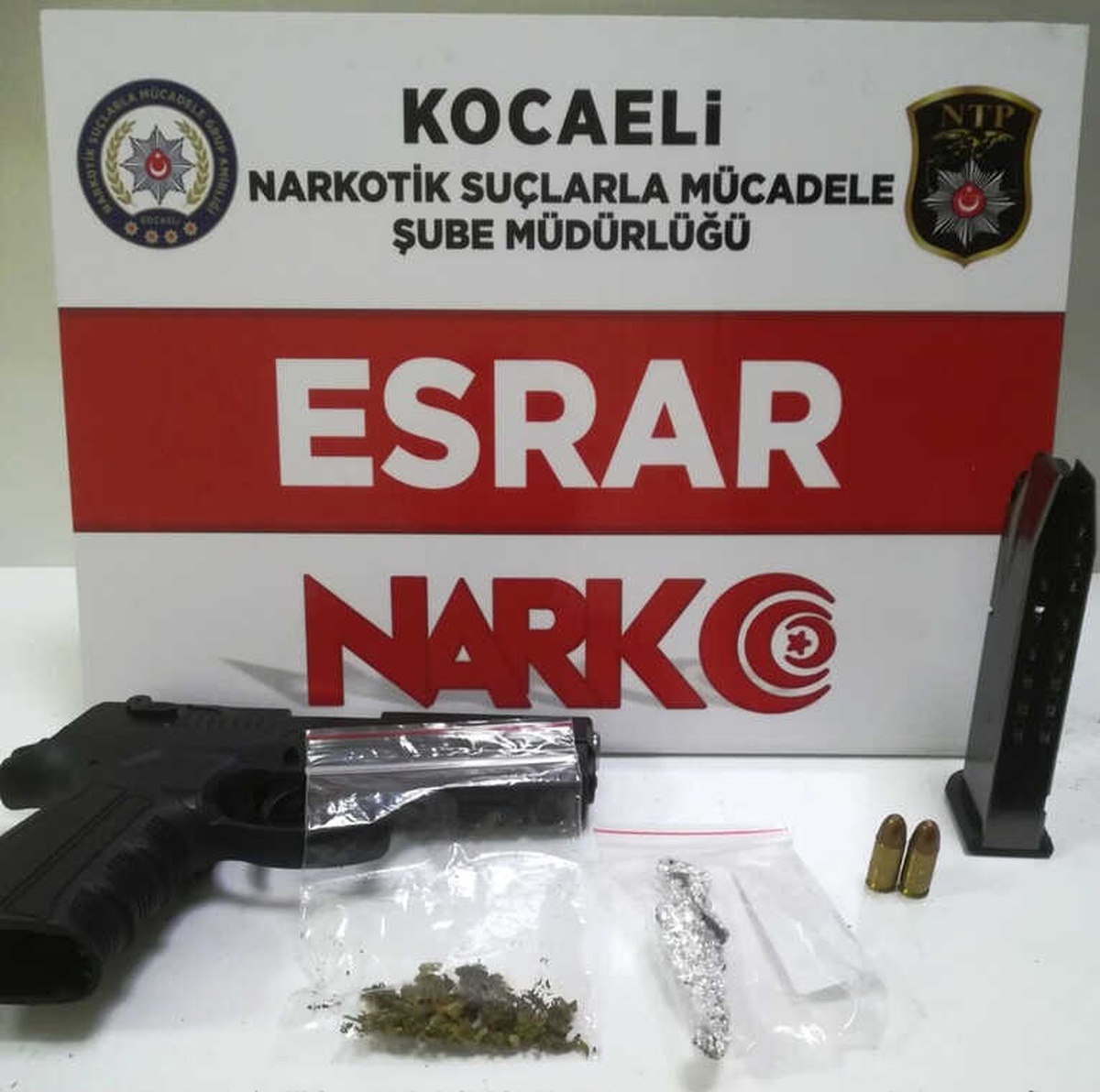 Suç Makinesi Torbacıdan Esrar Alırken Yakalandı
