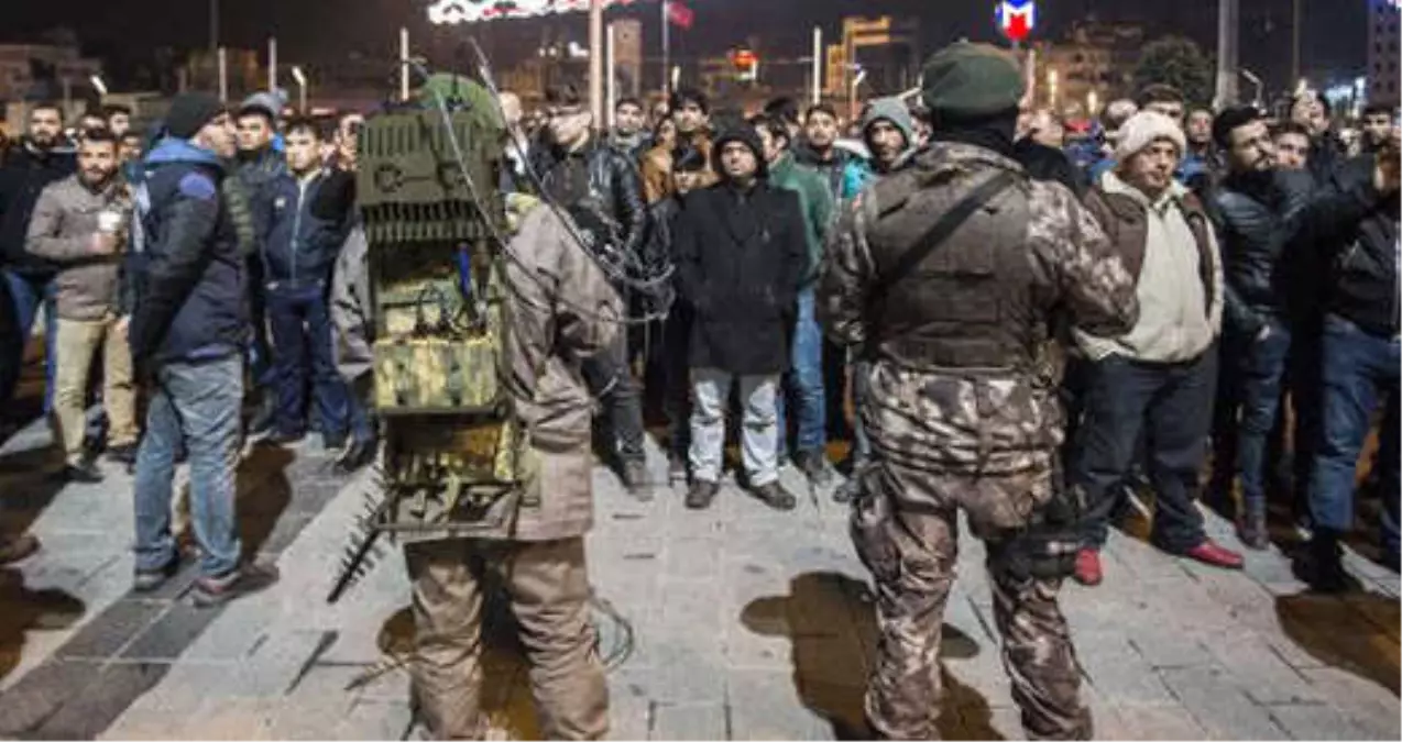 Yılbaşı Gecesi Taksim Meydanı\'nda ASELSAN\'ın Ürettiği Drone Savar Kullanıldı
