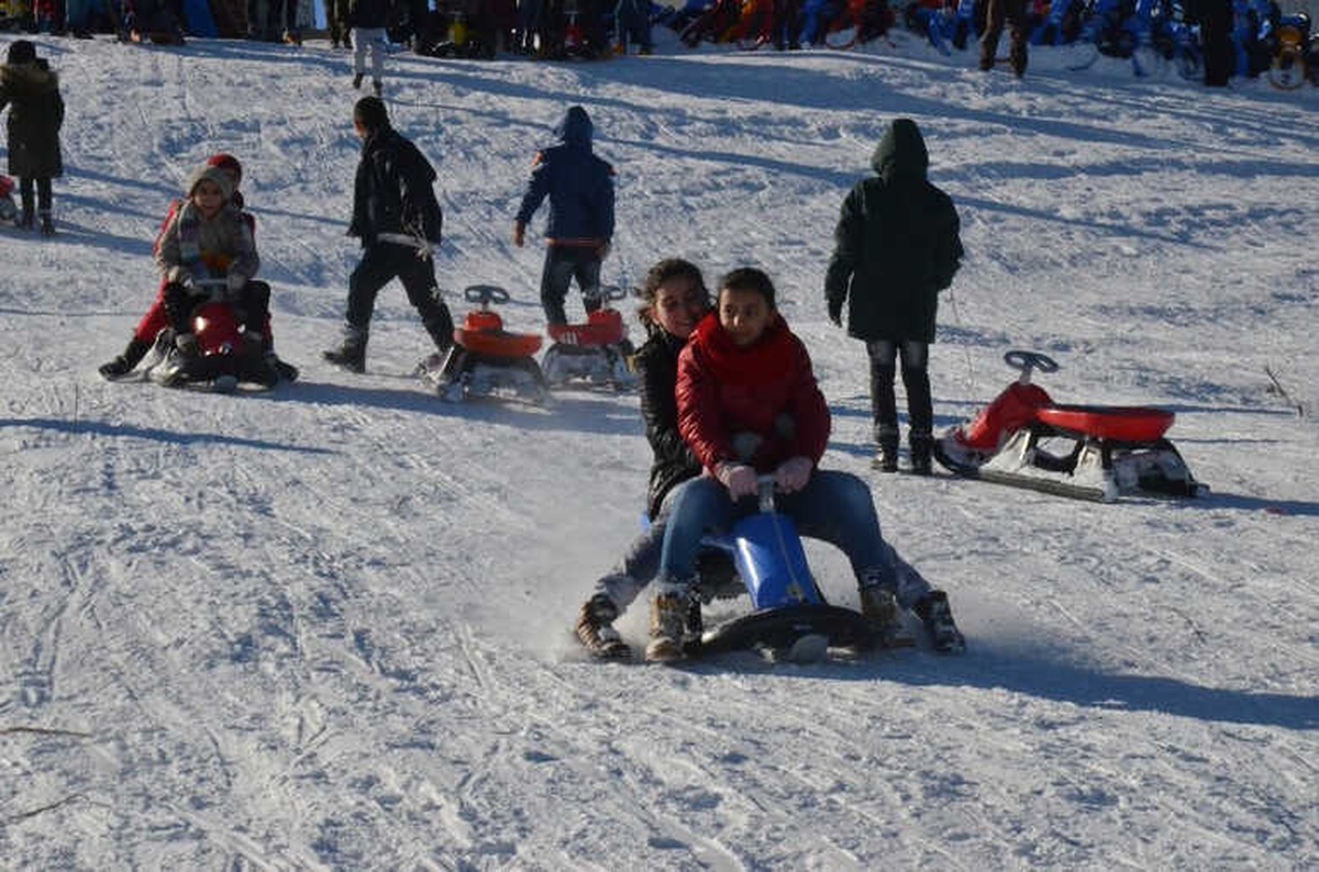 Tatilciler Yılın İlk Günü Uludağ\'a Akın Etti