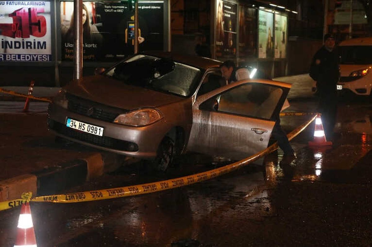 Tekeri Patlayan Araç Bomba Paniğine Neden Oldu