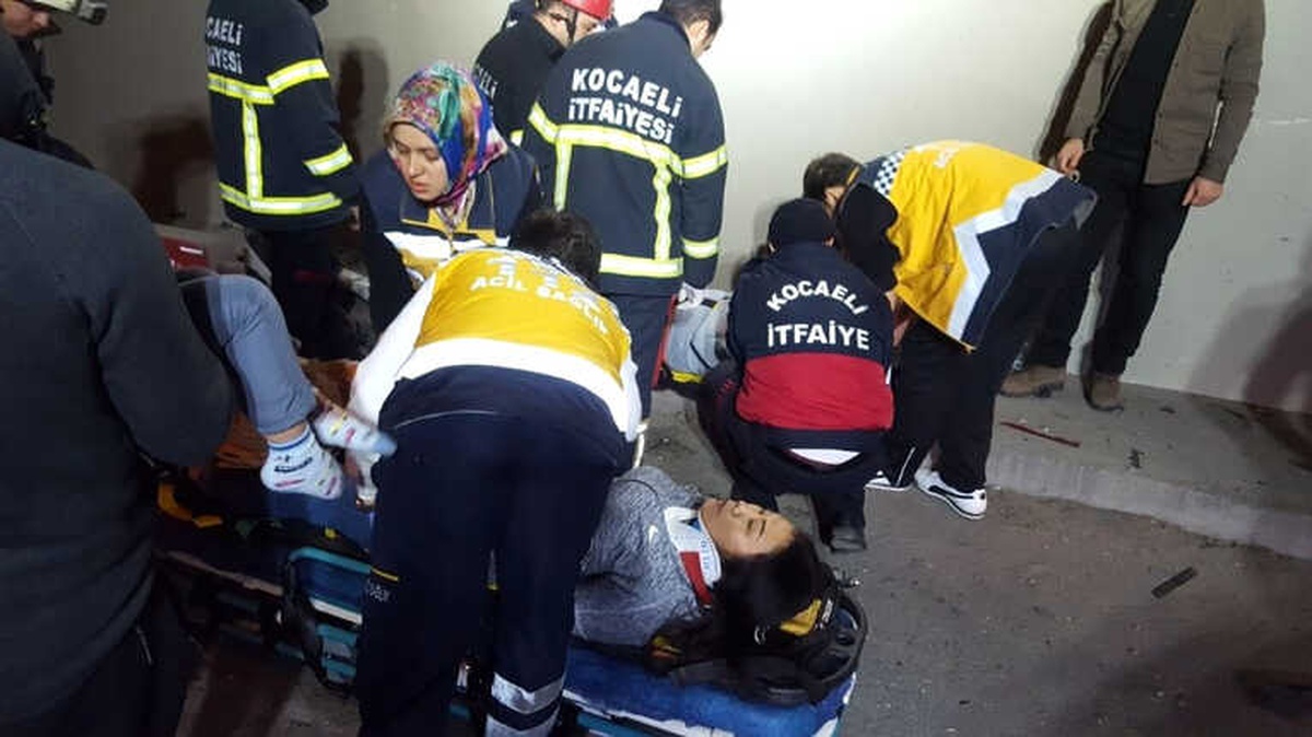 Tem İzmit Tünellerinde Otomobil Takla Attı: 4 Yaralı