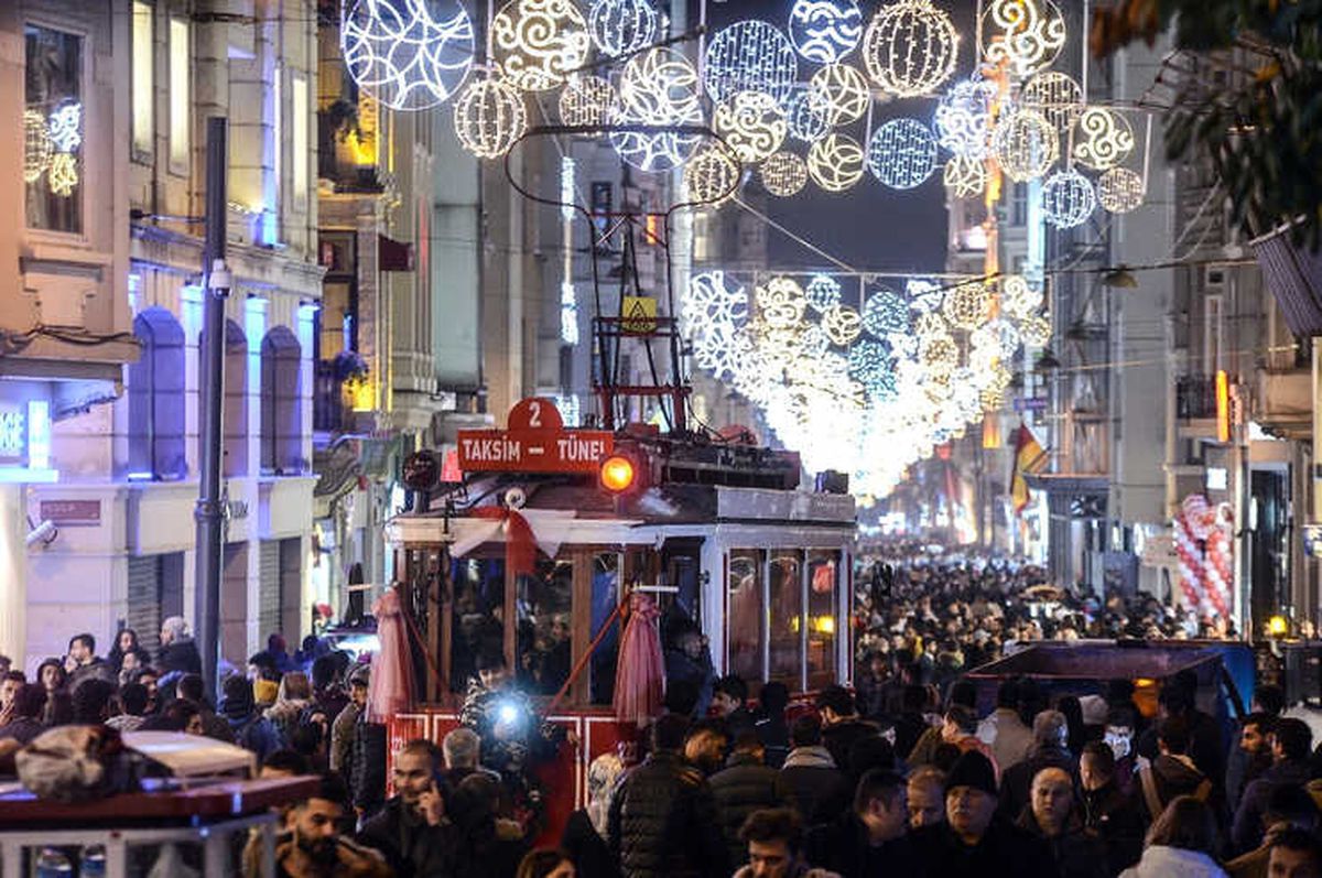 Ünlü İsimlerin Yeni Yıl Mesajları