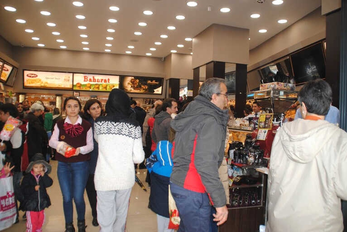 Vatandaş Yeni Yıl Tatilinin Keyfini Kuruyemişle Çıkardı