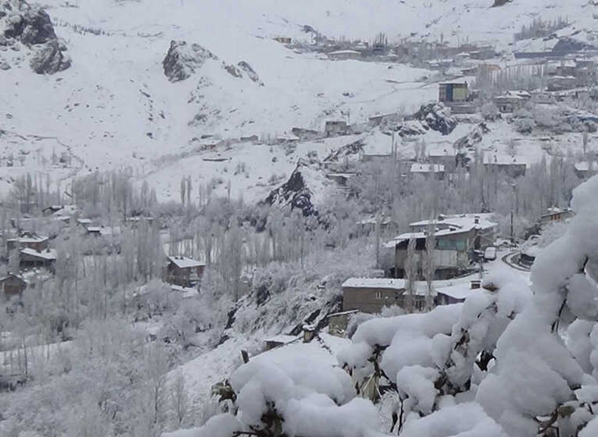 Hakkari\'de 11 Köy ile 24 Mezra Yolu Ulaşıma Kapandı