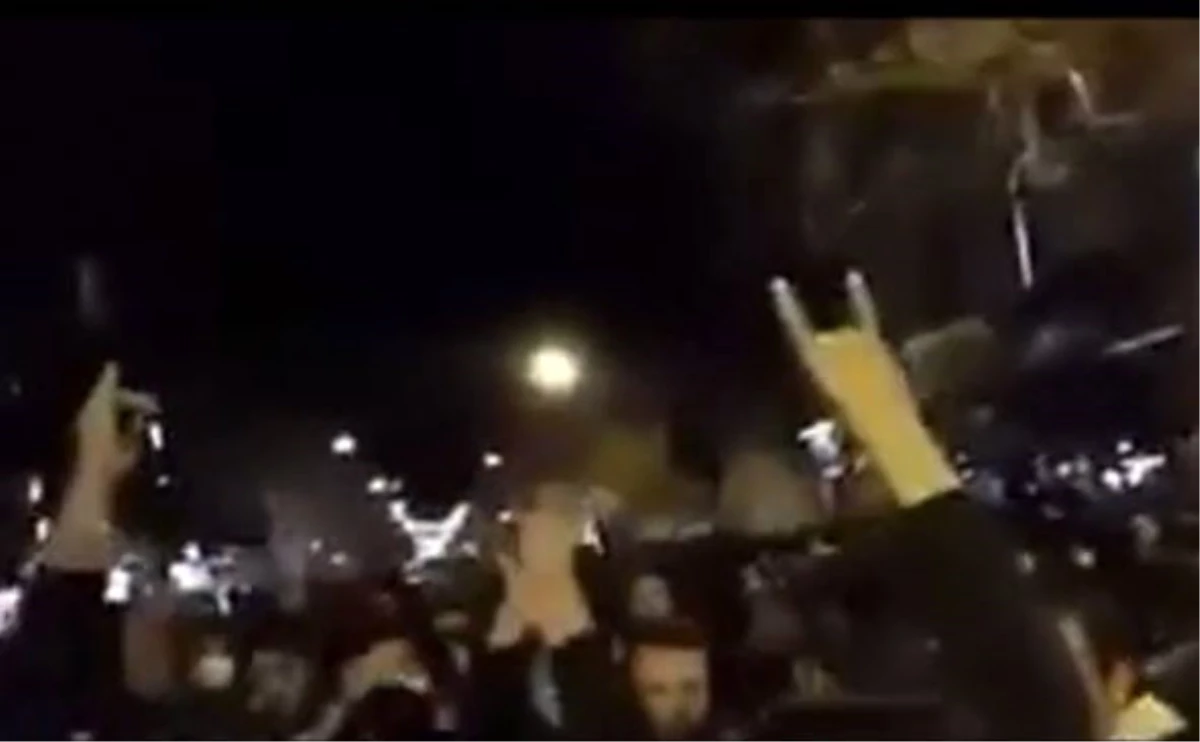 İran\'daki Gösterilere Katılan Azeri Türkler, Bozkurt İşareti Yaptı