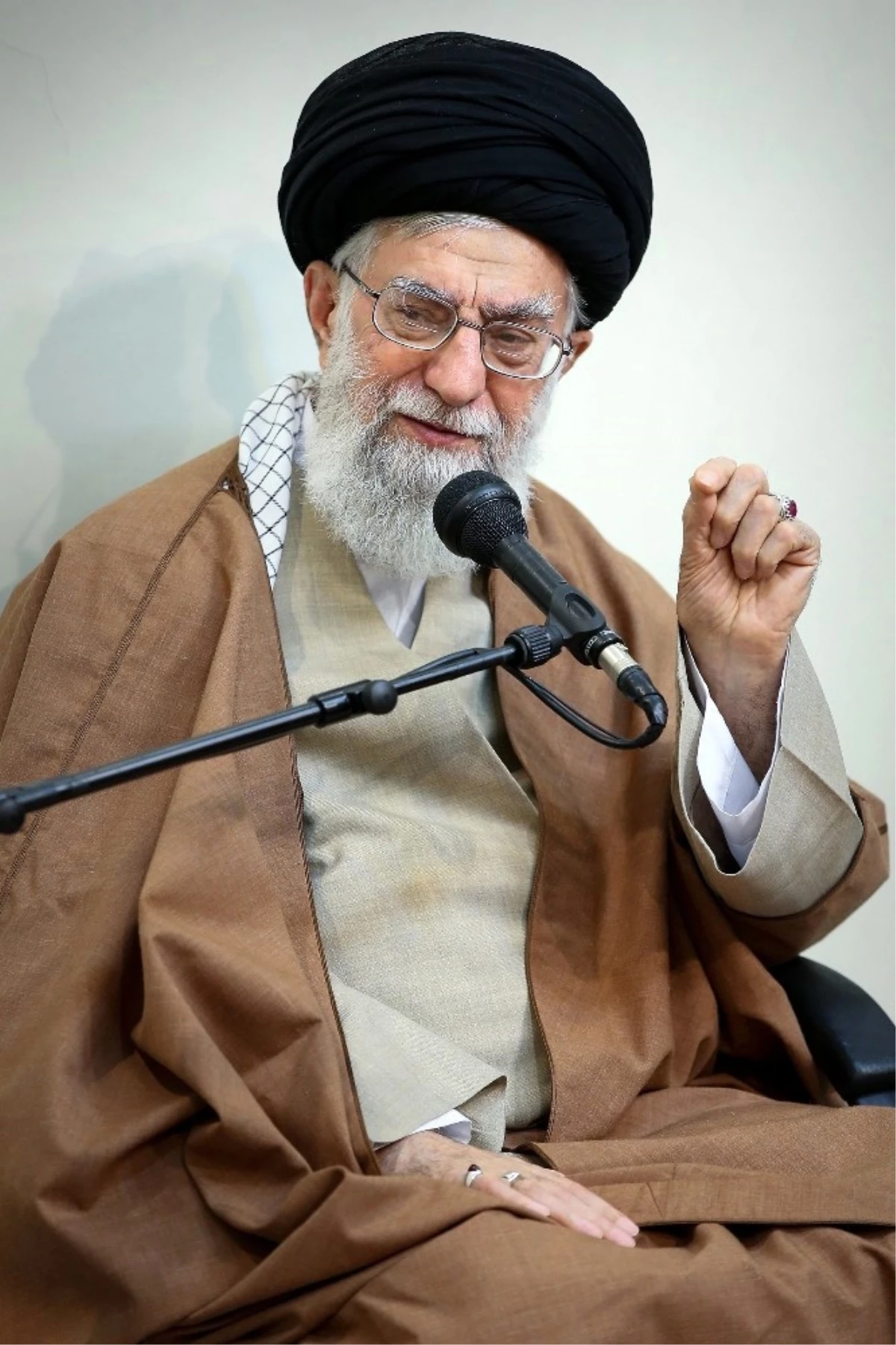 İran Dini Lideri Hamaney: "İran Düşmanları Para, Silah, Siyaset Ellerindeki Tüm İmkanları...