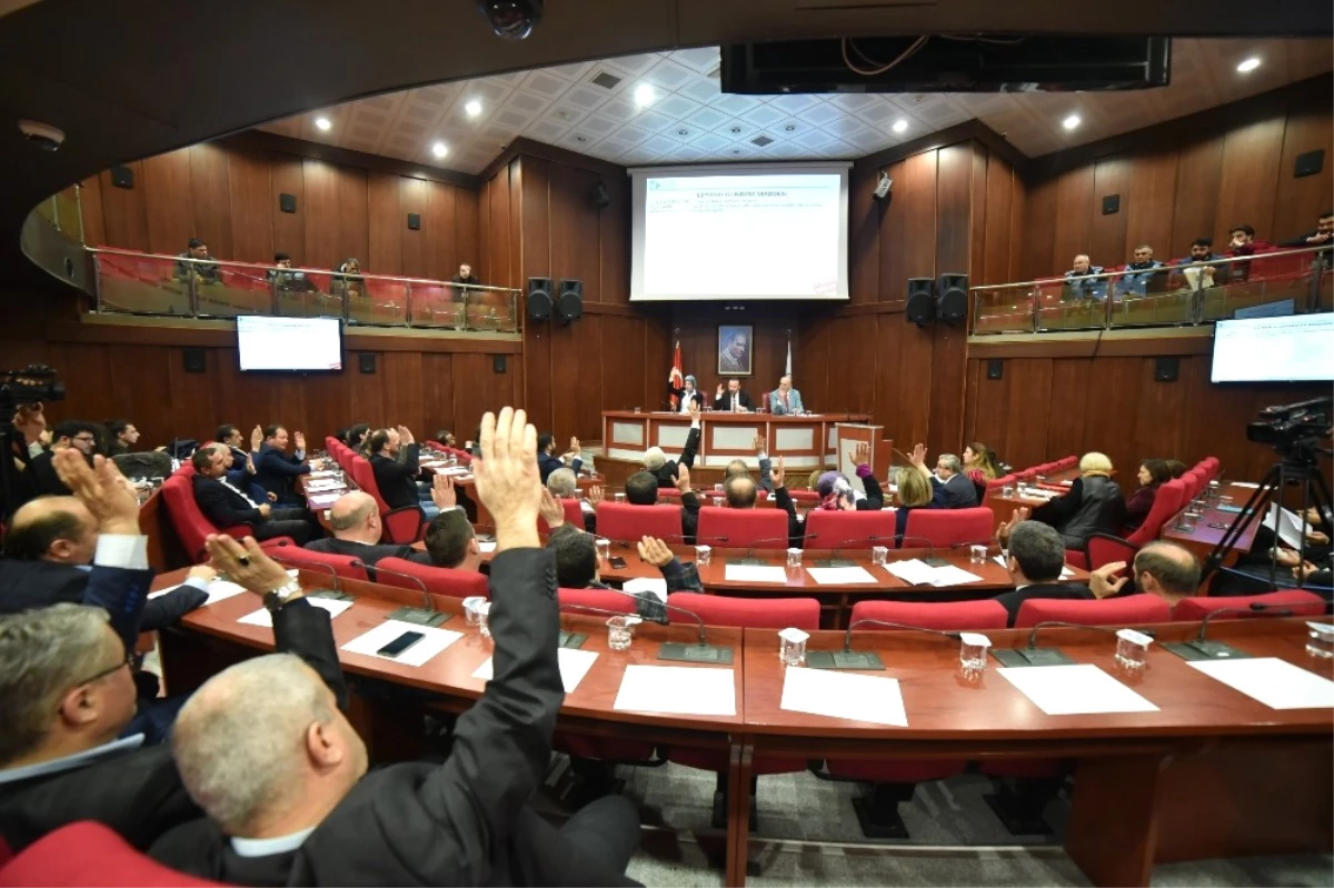 İzmit Belediyesi\'nde Yılın İlk Meclisi 20 Dakika Sürdü