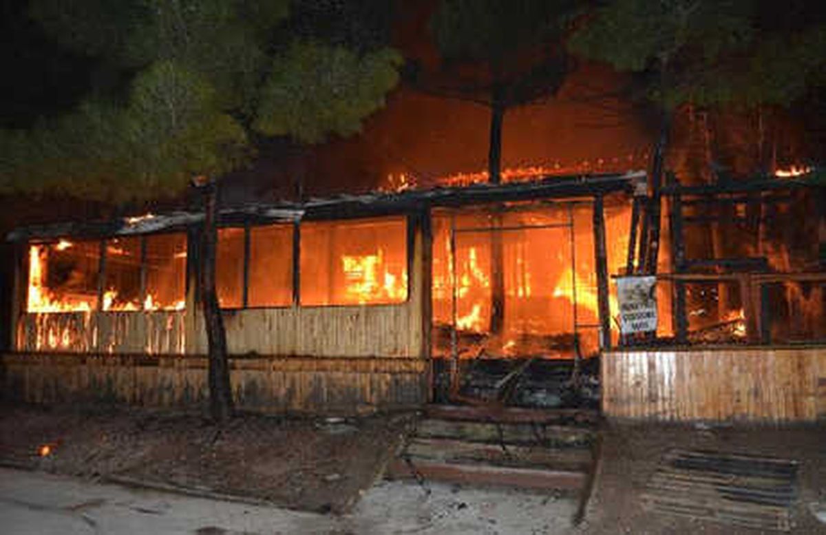 Karabük\'te Ahşap Restoran, Alevlere Teslim Oldu