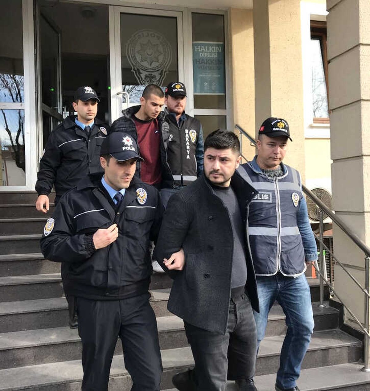 Marmara Bölgesinde 32 Kişiyi İnternet Üzerinden Dolandıran Şüpheliler Yakalandı