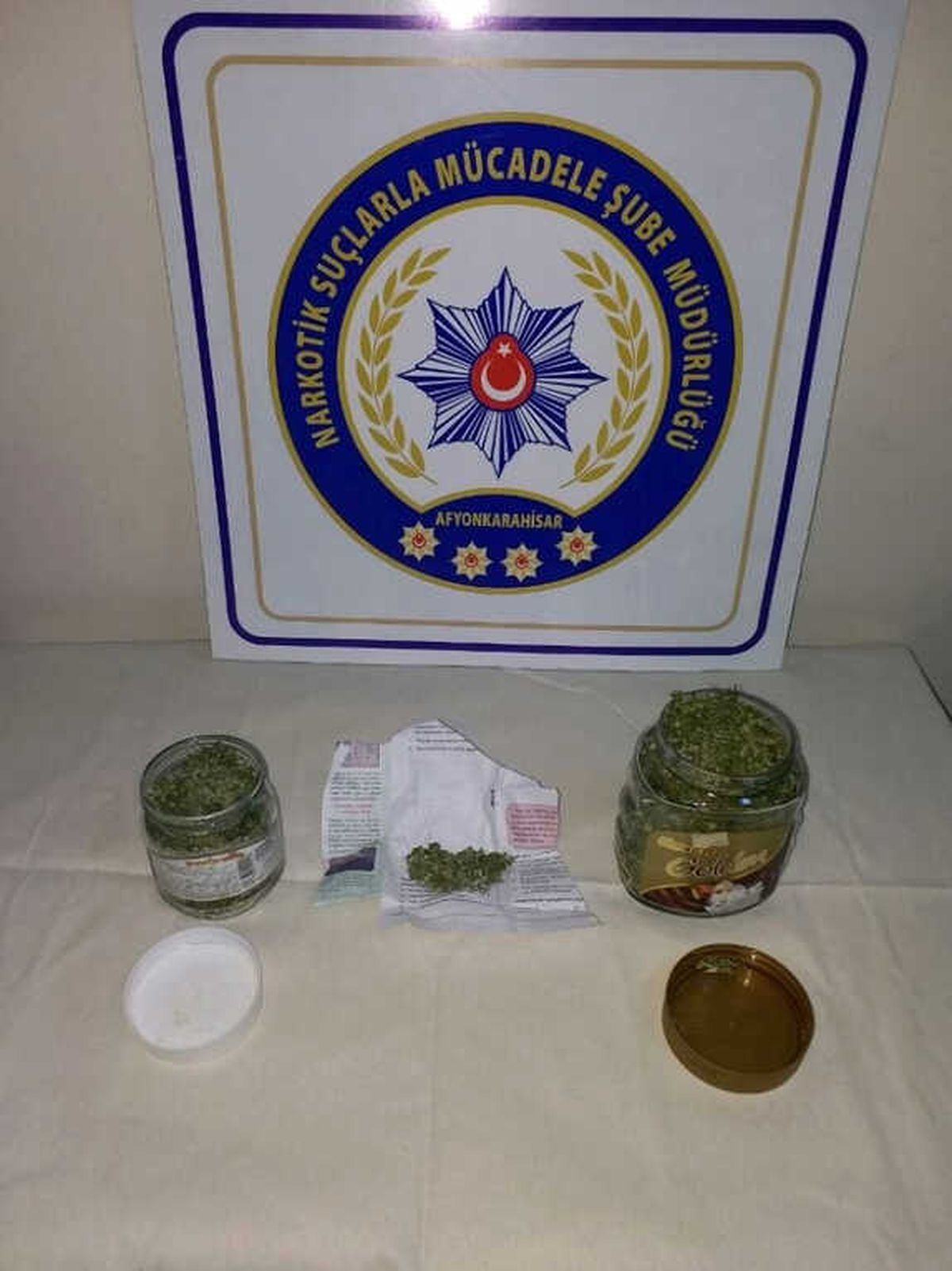 Polis 238 Gram Esrar Yakaladı