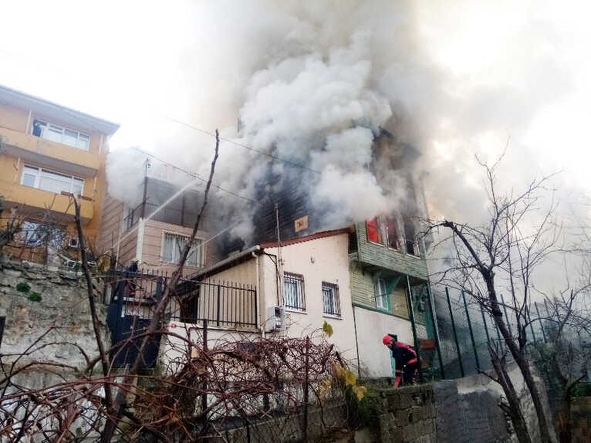 Üsküdar Ahşap Binada Korkutan Yangın