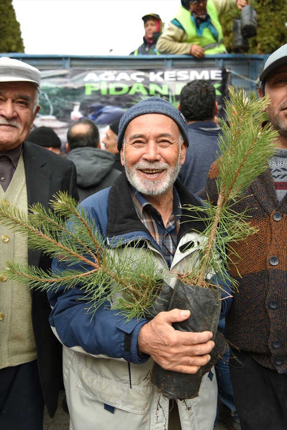 Yılbaşı Dolayısıyla 500 Bin Fidan Ücretsiz Dağıtıldı