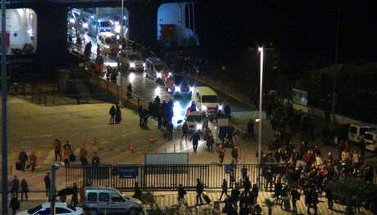 Yılbaşı Tatilinden Dönenler Bandırma İskelesinde Uzun Kuyruk Oluşturdu