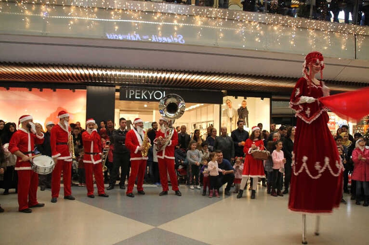 67 Burda Avm\'de Yılbaşı Eğlencesi Festival Havasında Geçti