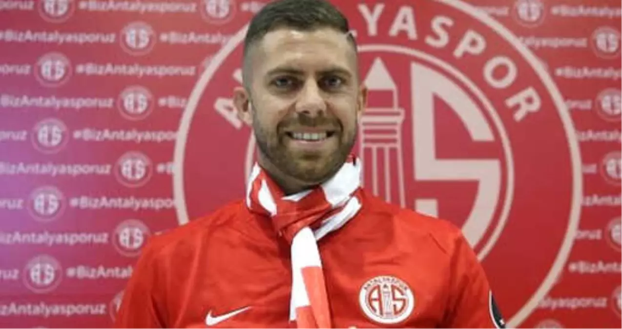 Antalyaspor\'dan Ayrılan Menez, Club America\'ya Transfer Oldu