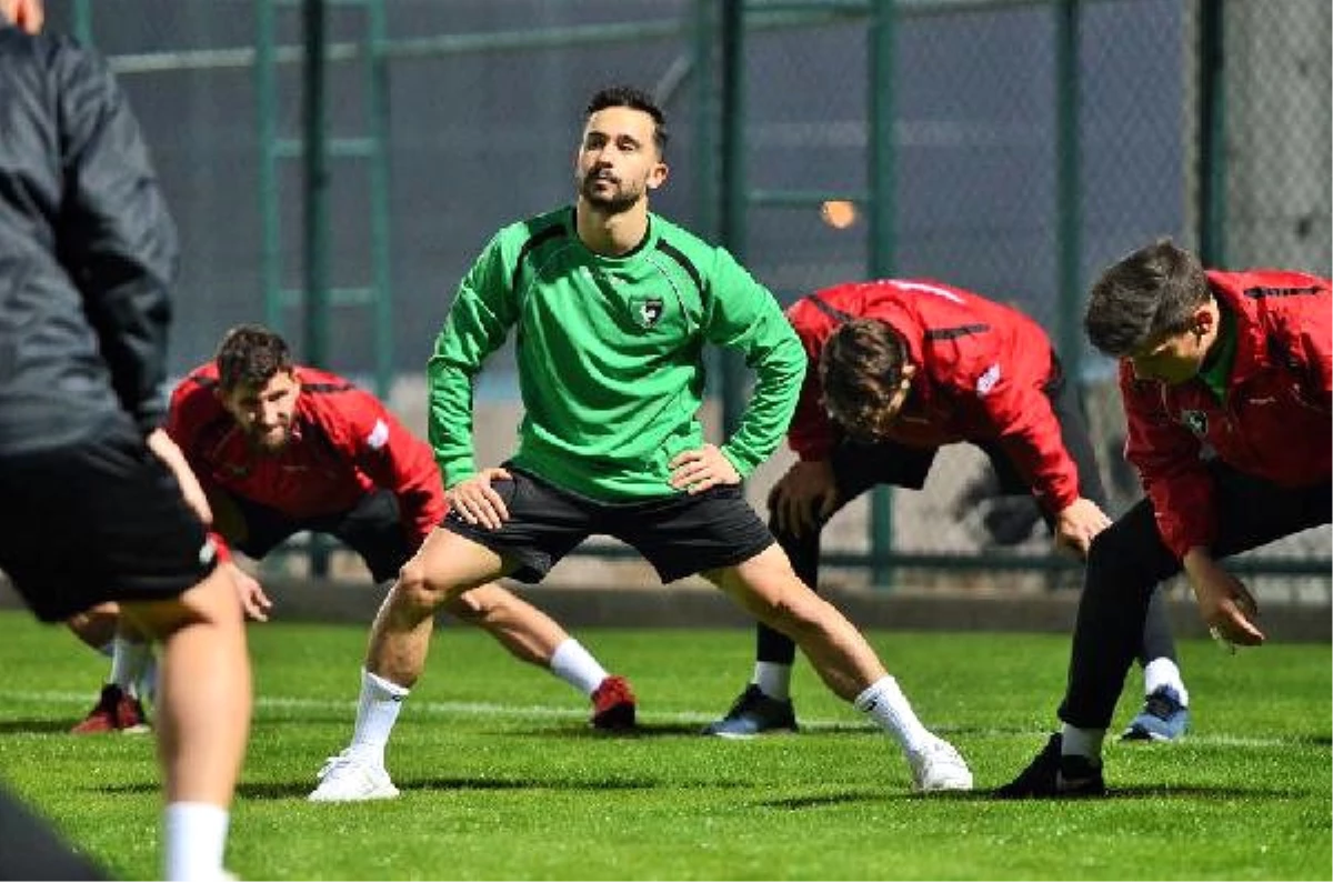 Canberk Aydın, Denizlispor\'un Kampına Katıldı