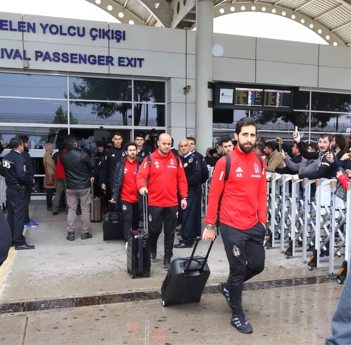 Cenk Tosun Kamp Kafilesinde Yok