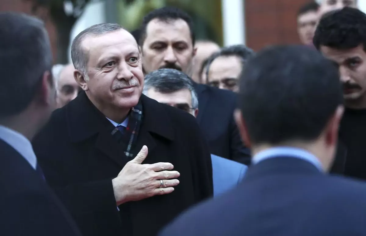 Cumhurbaşkanı Erdoğan, Sultanbeyli Belediyesi\'ni Ziyaret Etti