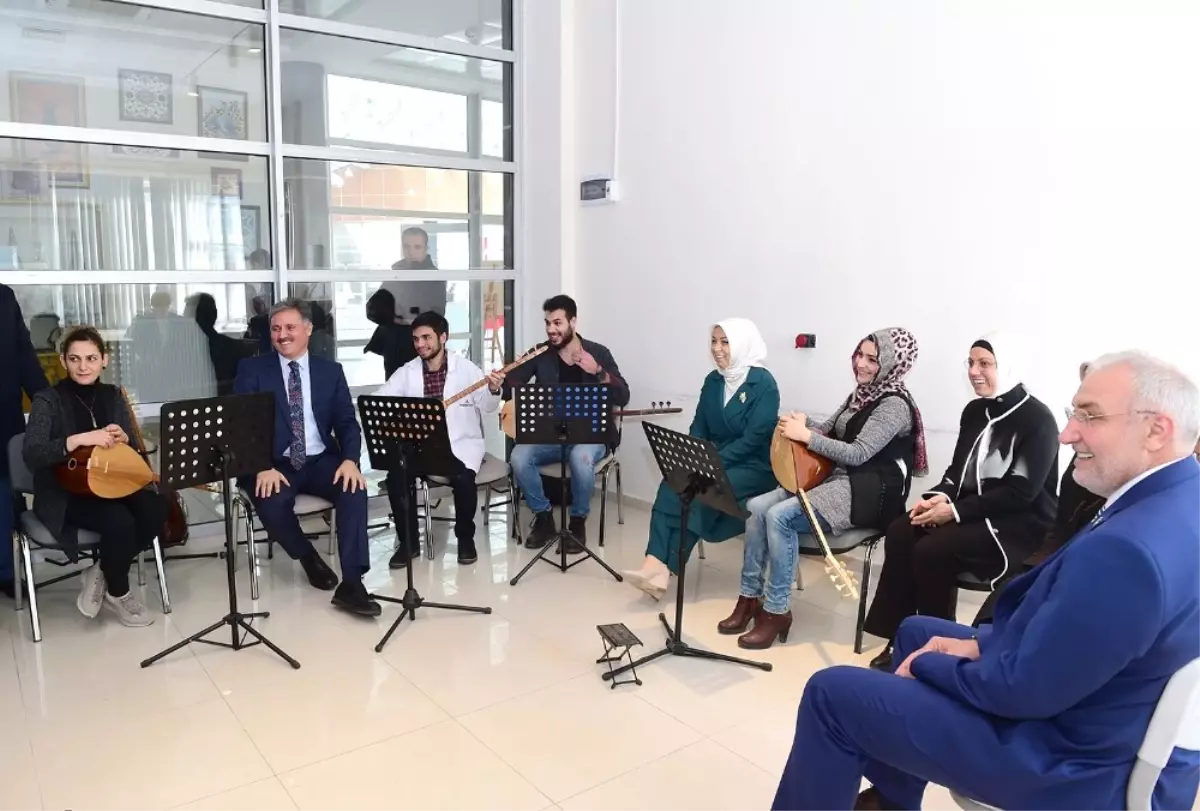 Fotoğraf Makinesi Müzesini Gezen Ravza Kavakcı Kan Açıklaması