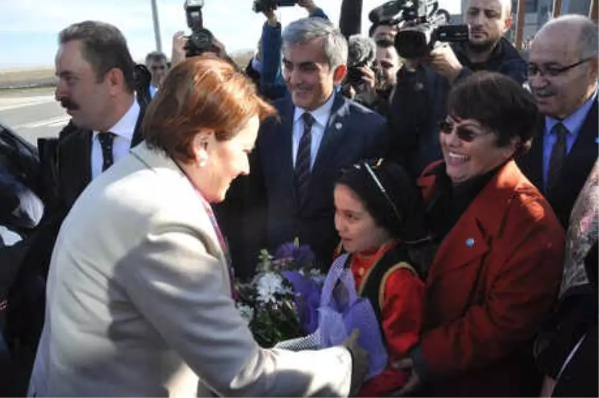 İyii Parti Genel Başkanı Akşener\'e Davul- Zurnalı Karşılama