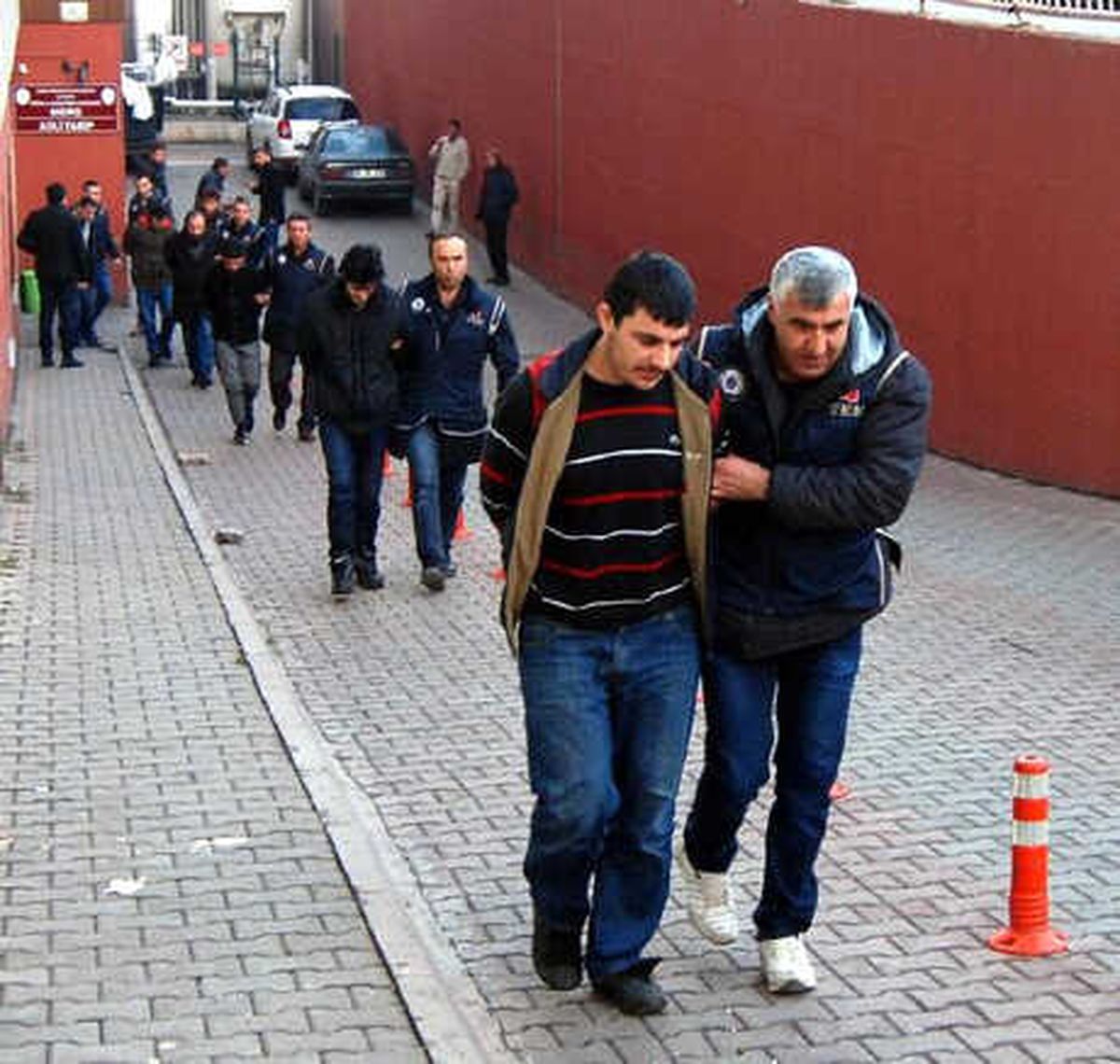 Kayseri\'de 9 Deaş Şüphelisi Adliyede