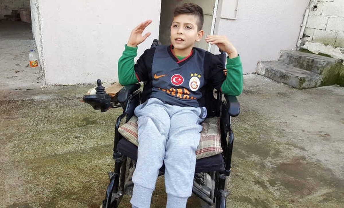 Mert Ali\'nin Tekerlekli Sandalyesinin Aküsünü Çaldılar