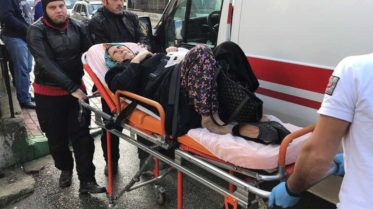 Motosiklet Hastane Önünde Yayaya Çarptı