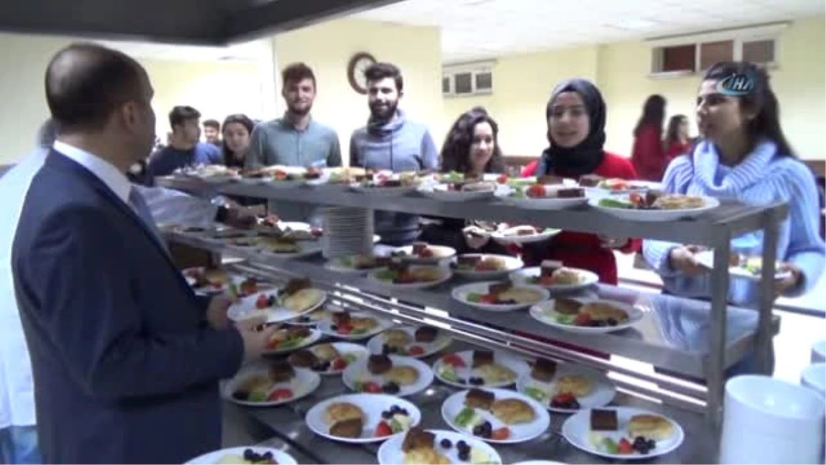 Rektörden Sınavlara Hazırlanan Öğrencilere Kek-börek İkramı