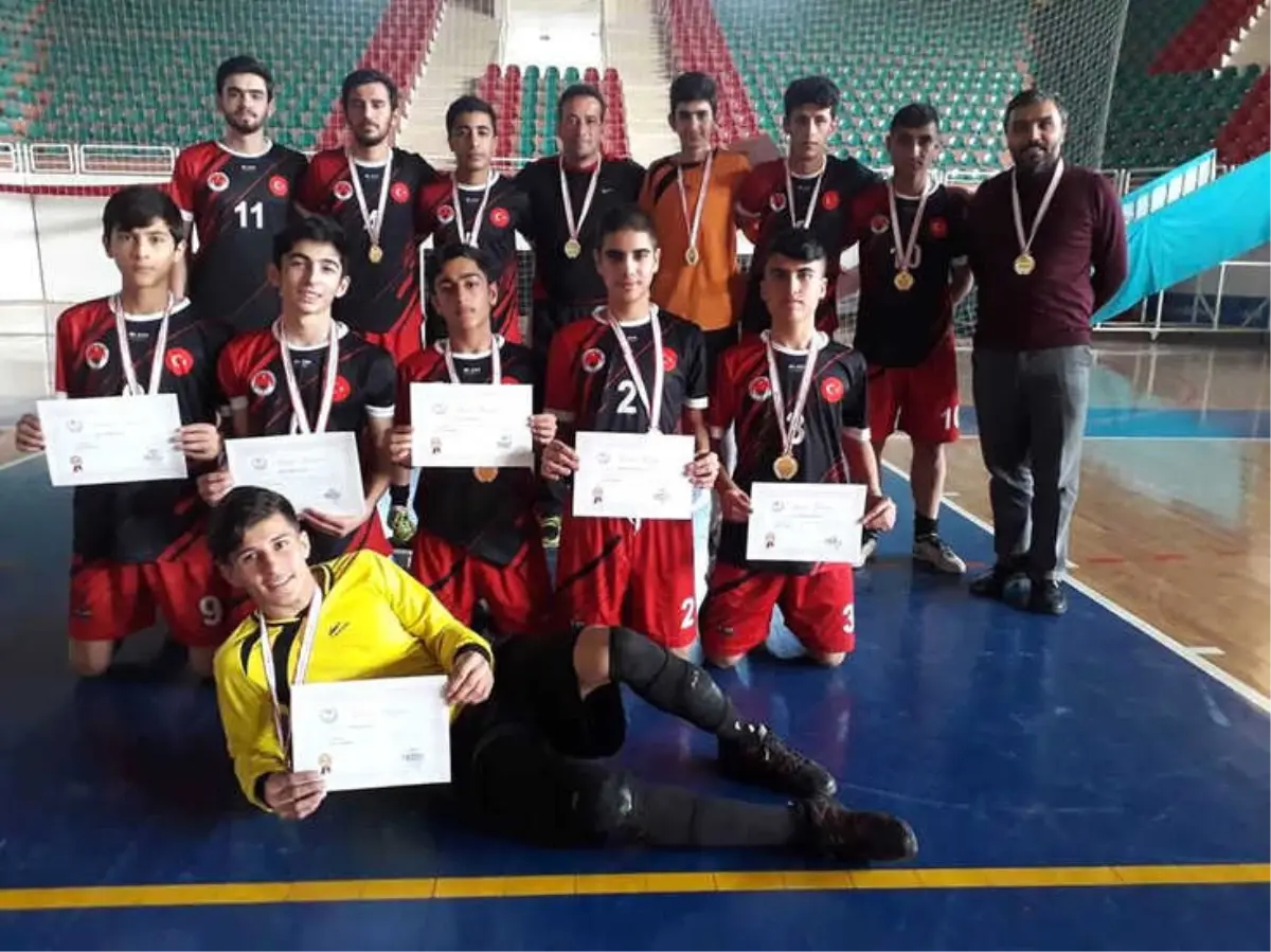 Safvan Anadolu İmam Hatip Lisesi Futsal Takımı Yarı Finale Katılacak