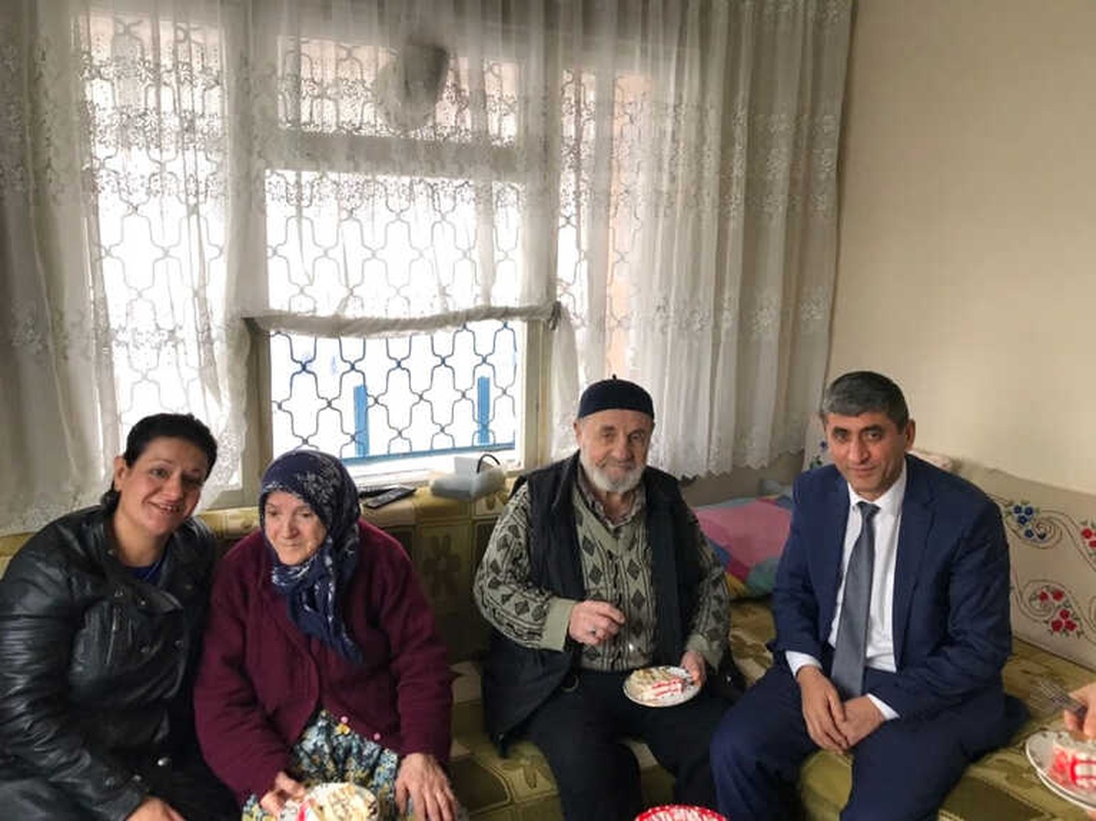 Serdivan Belediyesi\'nden Yaşlılara Doğum Günü Sürprizi