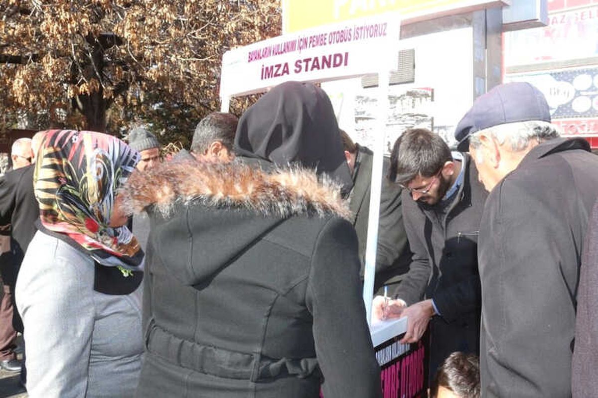 Van\'da \'Pembe Otobüs\' Kampanyası