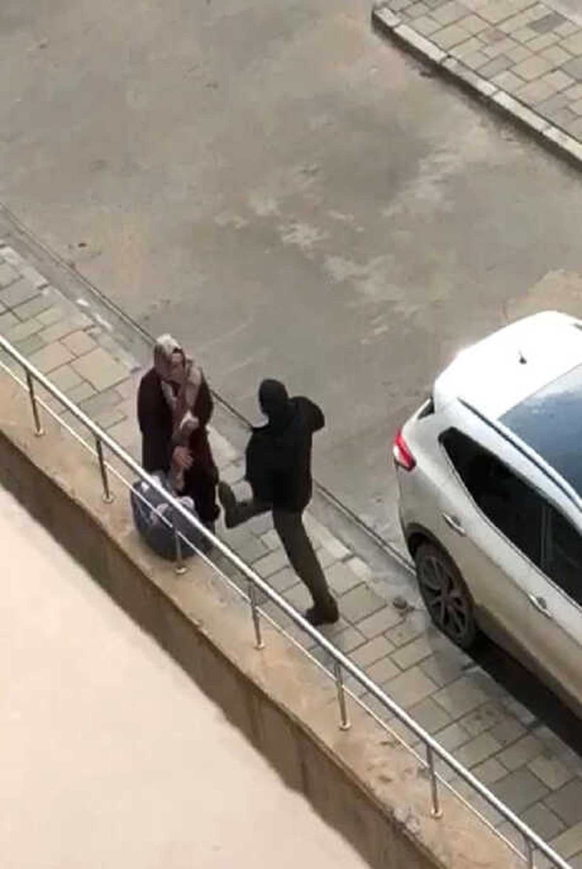 Van Emniyet Müdürlüğü Caddede Şiddet Uygulayan Adam İçin Alarma Geçti