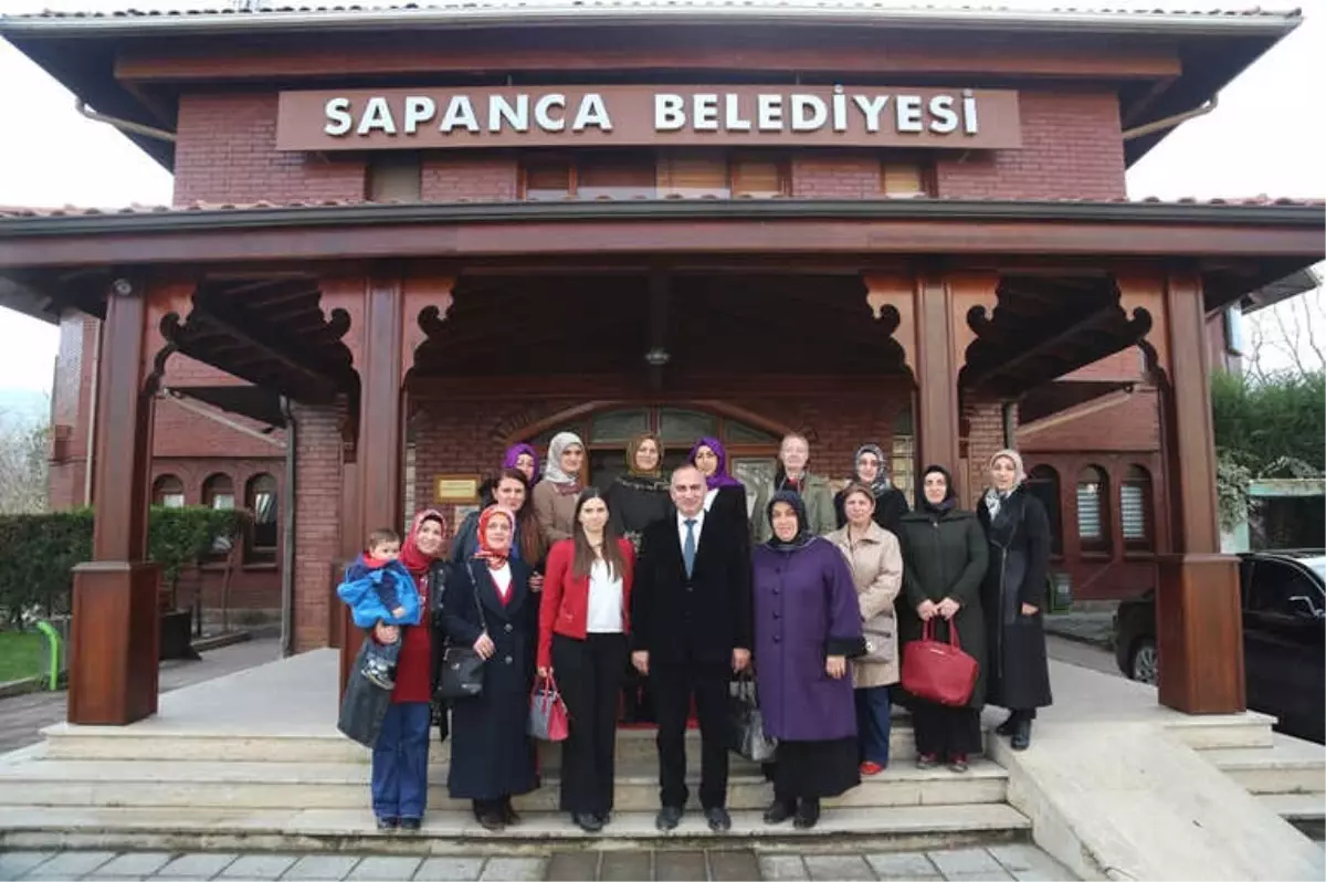 AK Parti Sapanca Kadın Kollarından Başkan Yılmazer\'e Ziyaret