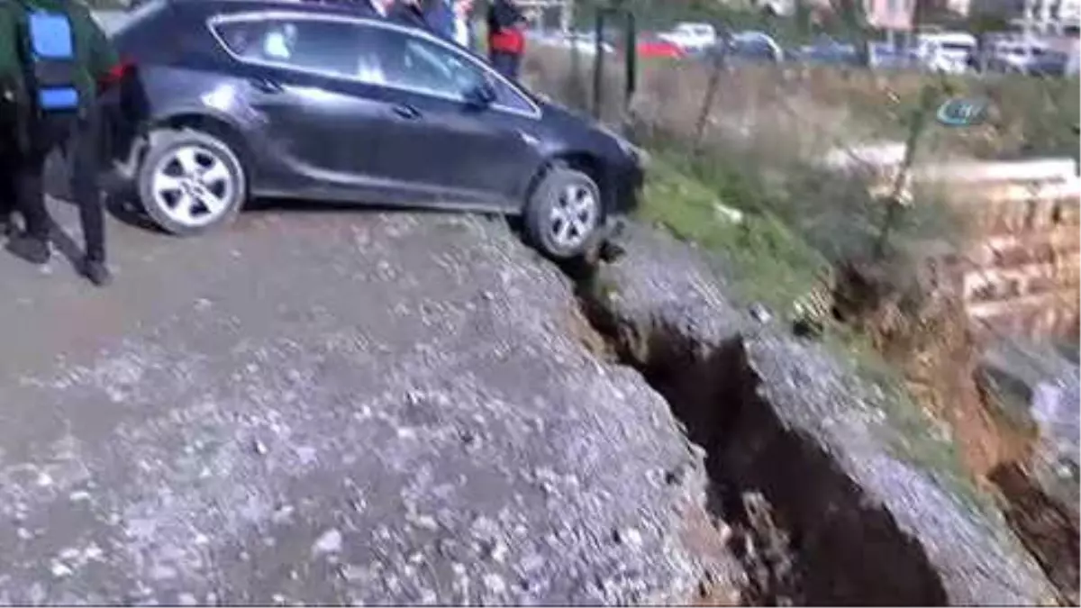 Ataşehir Belediyesi\'nin Otoparkında Göçük