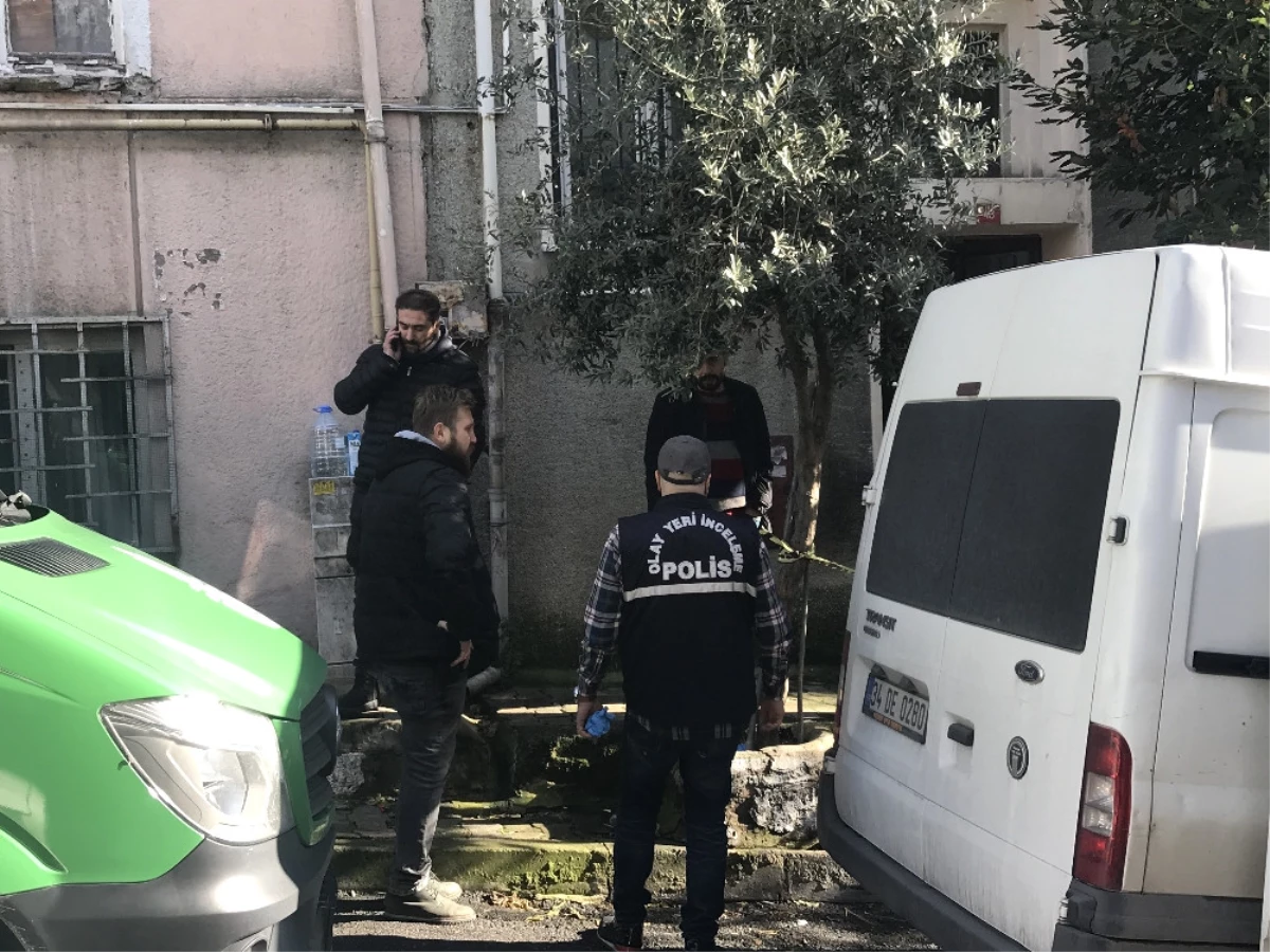 Beyoğlu\'nda Polis Memuru Evinde Ölü Bulundu