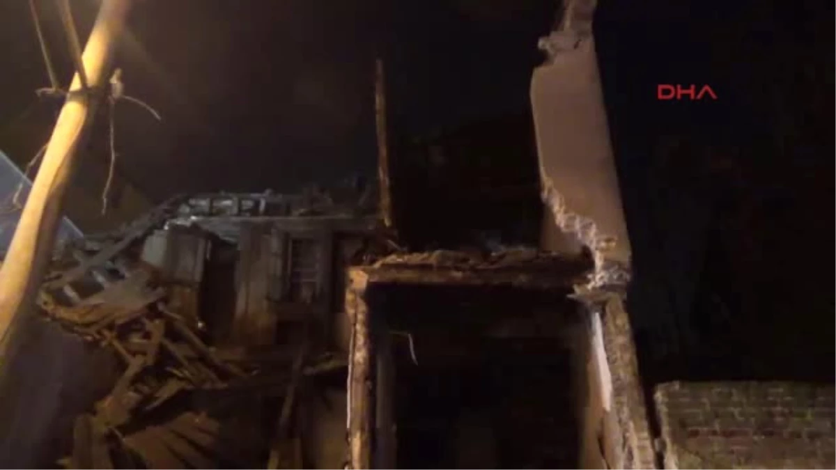 Çanakkale - Bayramiç\'te İki Katlı Bina Yıkıldı
