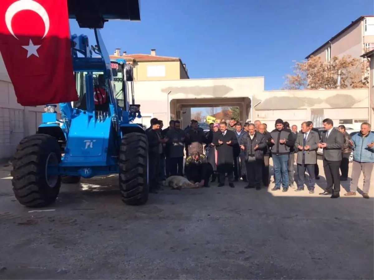 Çevre ve Şehircilik Bakanlığı Tarafından Çiçekdağı ve Köseli Belediyesine Hibe Kepçe