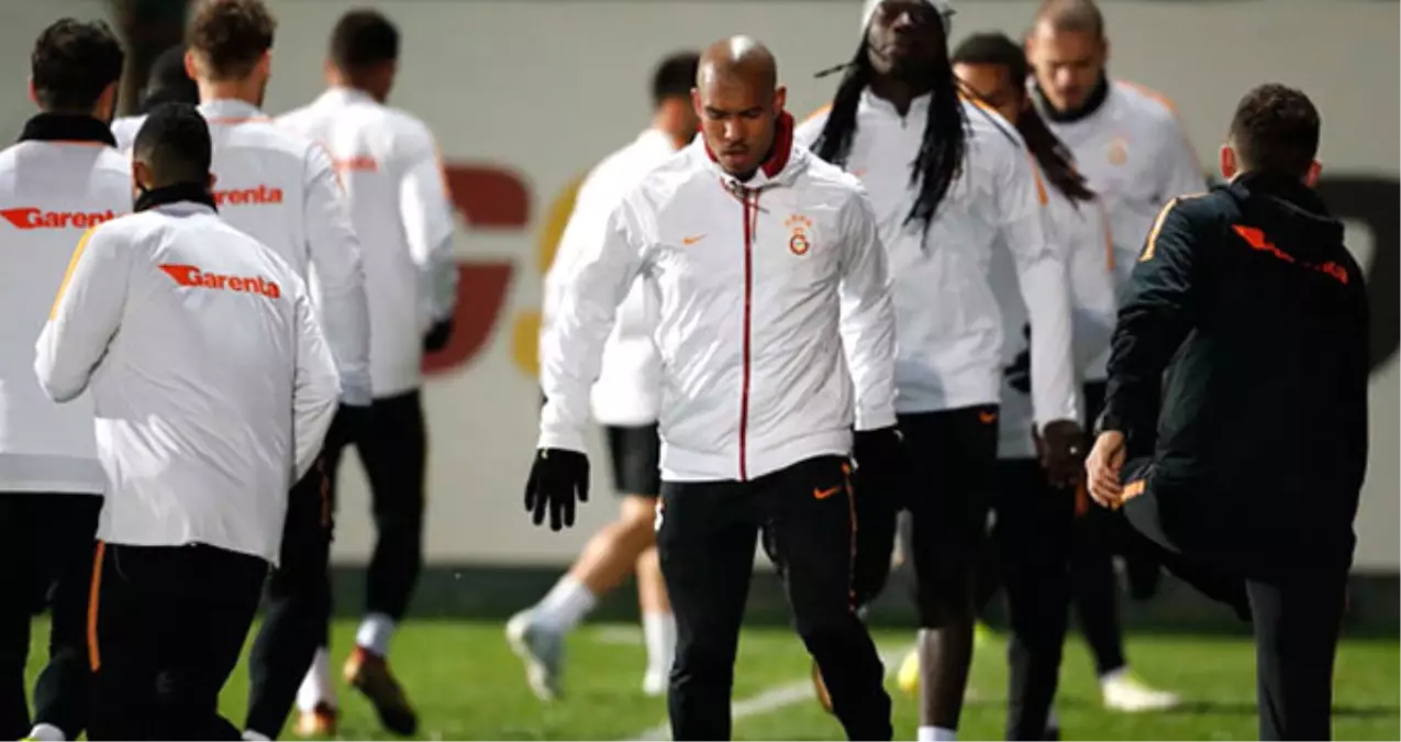 Galatasaraylı Nigel de Jong, Transfer Görüşmesi İçin Türkiye\'den Ayrıldı