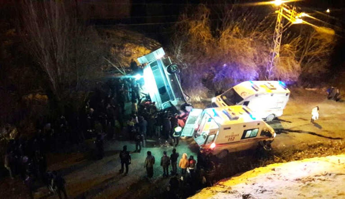 Hakkari\'de Trafik Kazası: 5 Yaralı