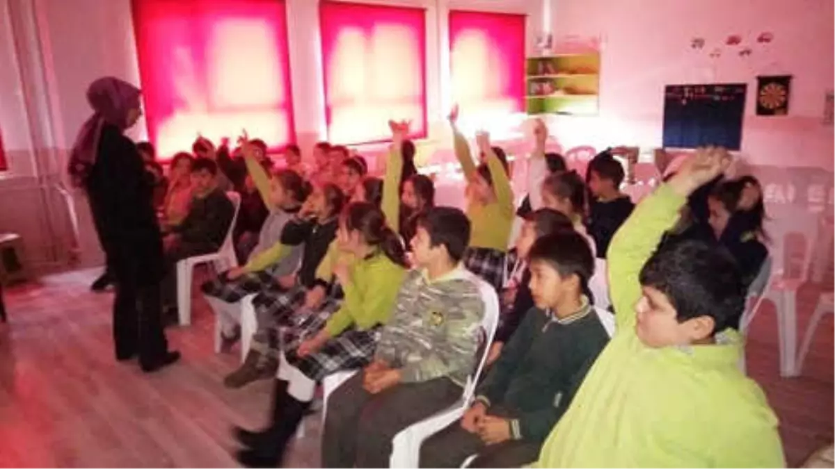 İlkokul Öğrencilerine "Bilinçli Teknoloji Kullanımı" Semineri