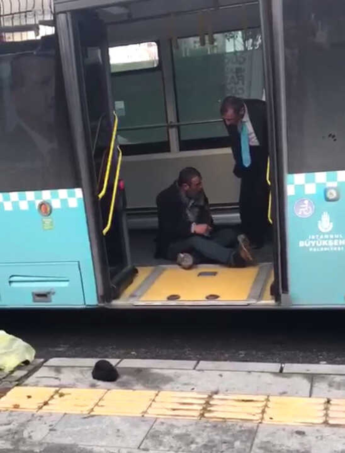 Tinerci, Otobüsten İnmeyince Şoförü Çileden Çıkardı