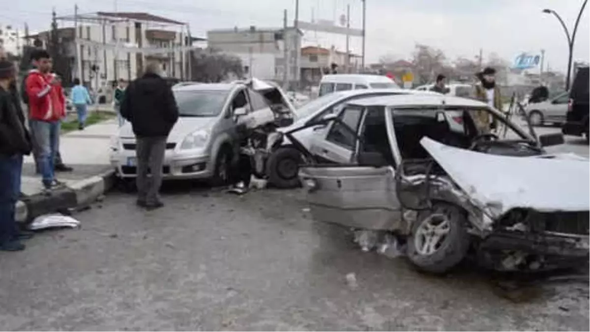 Zincirleme Trafik Kazası: 5 Yaralı