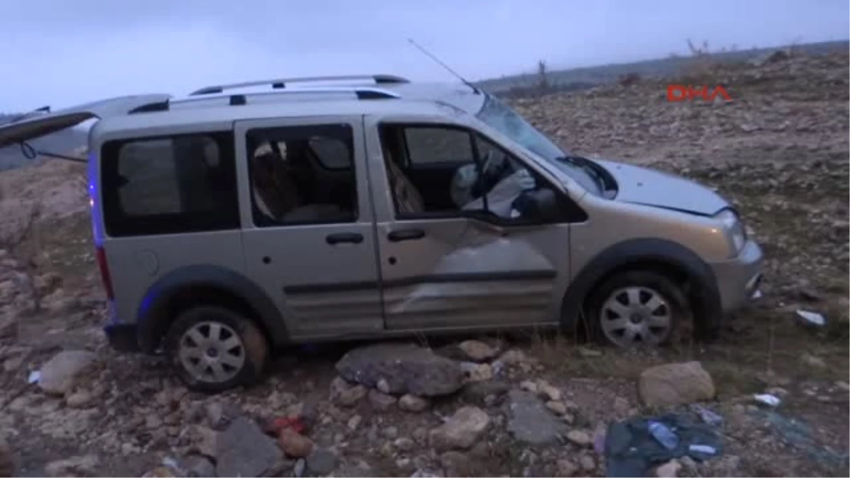 Adana Besni\'de Trafik Kazası: 3 Yaralı