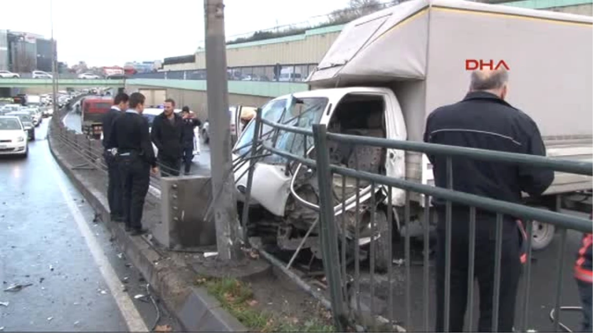 Beşiktaş\'ta Trafik Kazası: 2 Yaralı