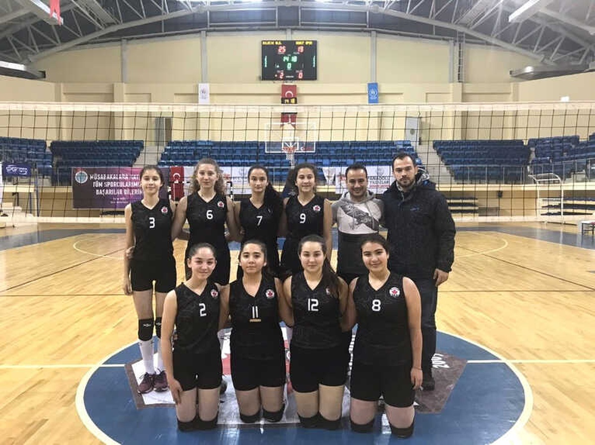 Bilecik Belediyesi Yıldız Kızlar Voleybol Takımı İlk Maçında Rakibine Set Vermedi